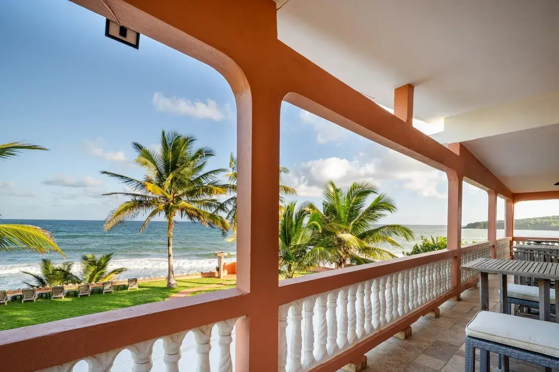 True Beachfront Living At Casa Del Mar