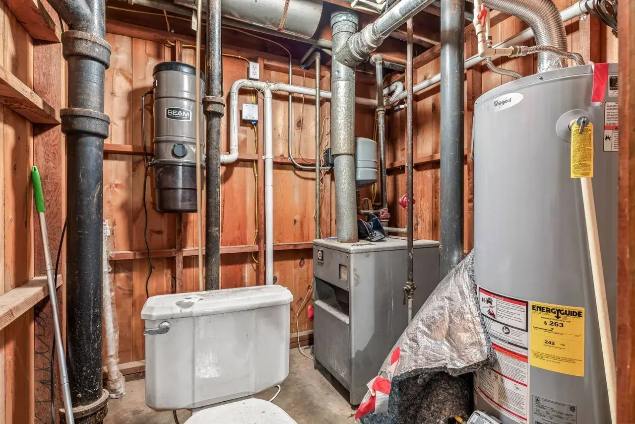 Luxry 3 Bed 2 Bath 1,462 sqft 0.69 acre lot