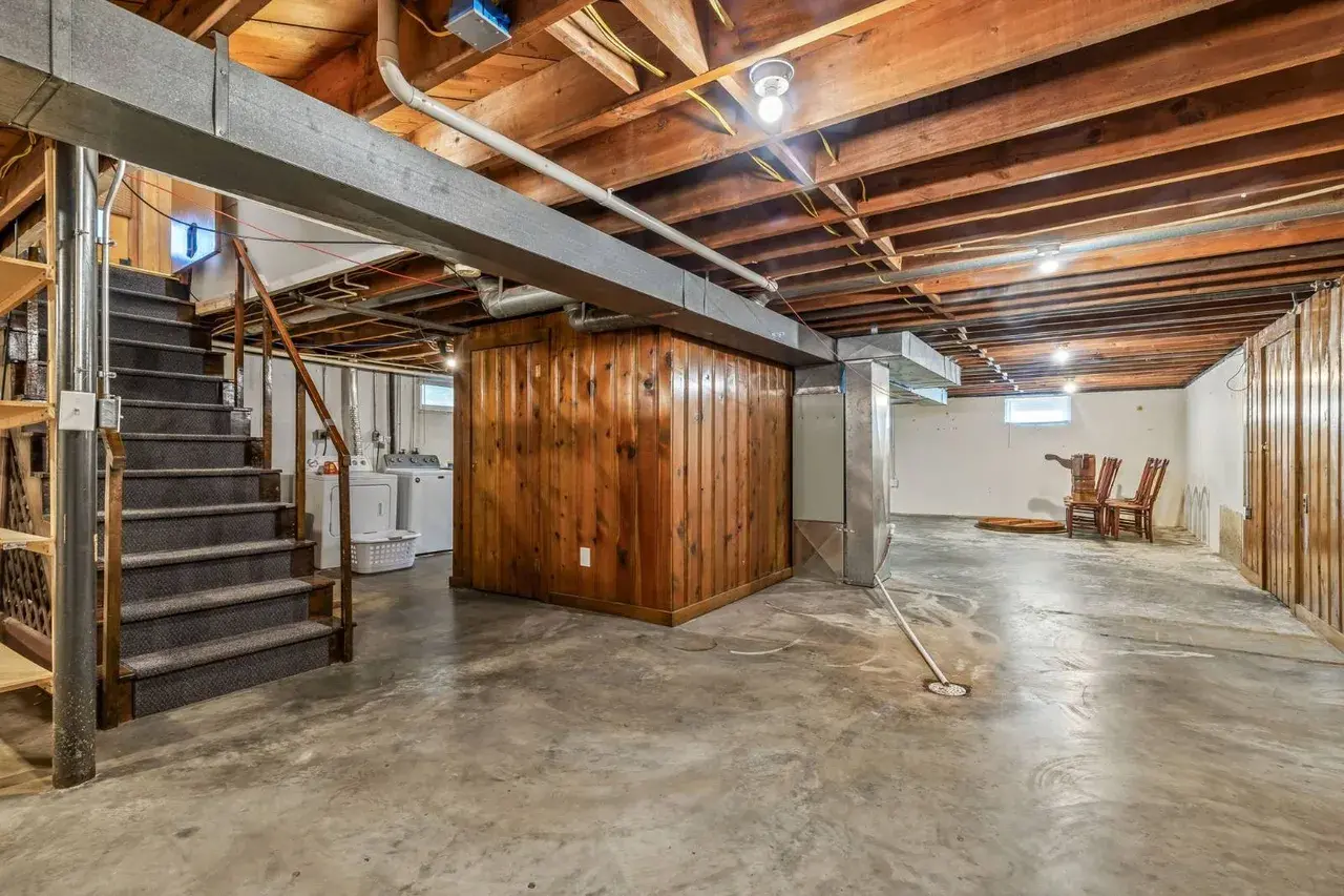 Luxry 3 Bed 2 Bath 1,462 sqft 0.69 acre lot