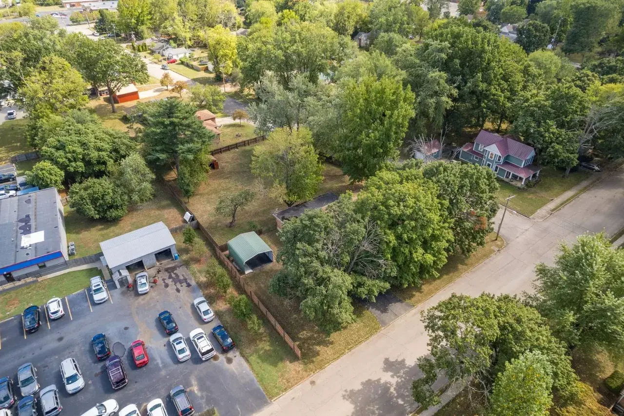 Luxry 3 Bed 2 Bath 1,462 sqft 0.69 acre lot