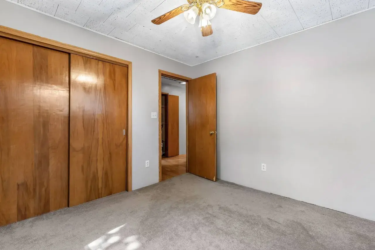 Luxry 3 Bed 2 Bath 1,462 sqft 0.69 acre lot