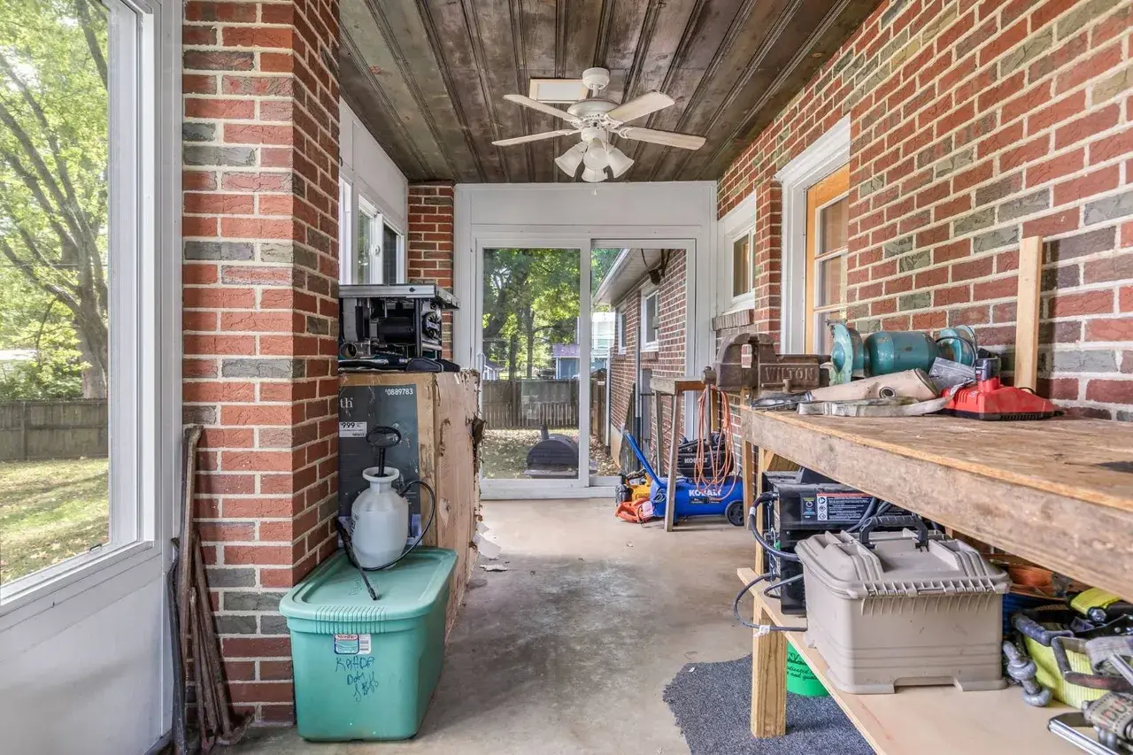 Luxry 3 Bed 2 Bath 1,462 sqft 0.69 acre lot