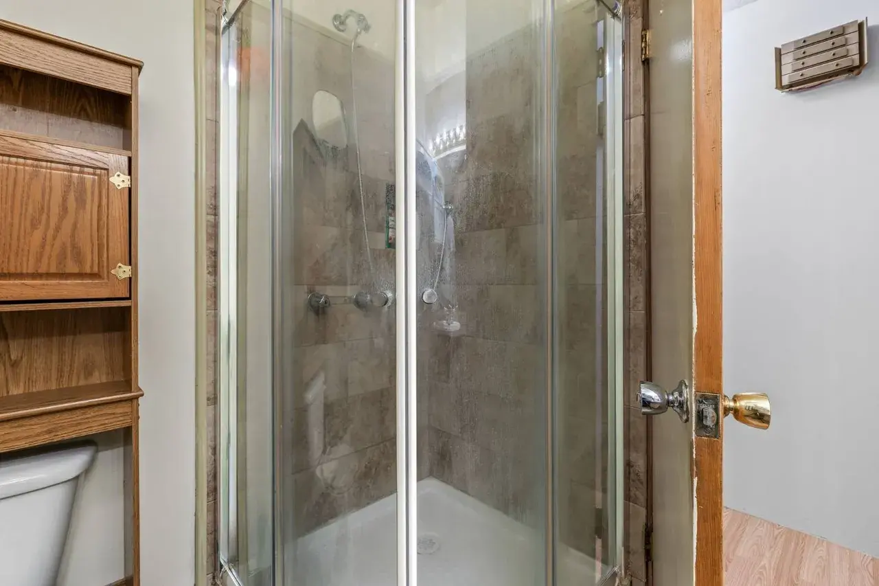 Luxry 3 Bed 2 Bath 1,462 sqft 0.69 acre lot