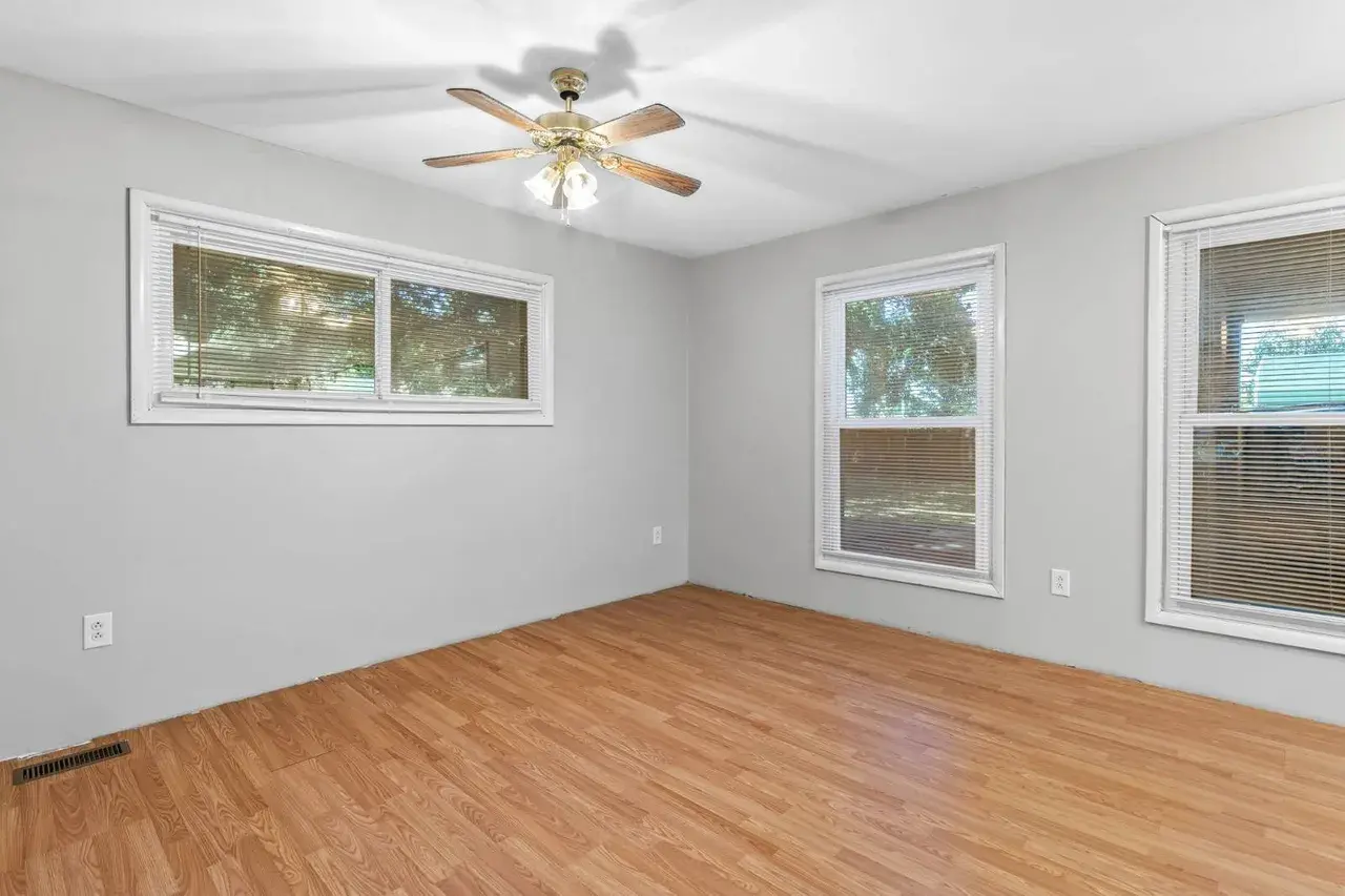 Luxry 3 Bed 2 Bath 1,462 sqft 0.69 acre lot