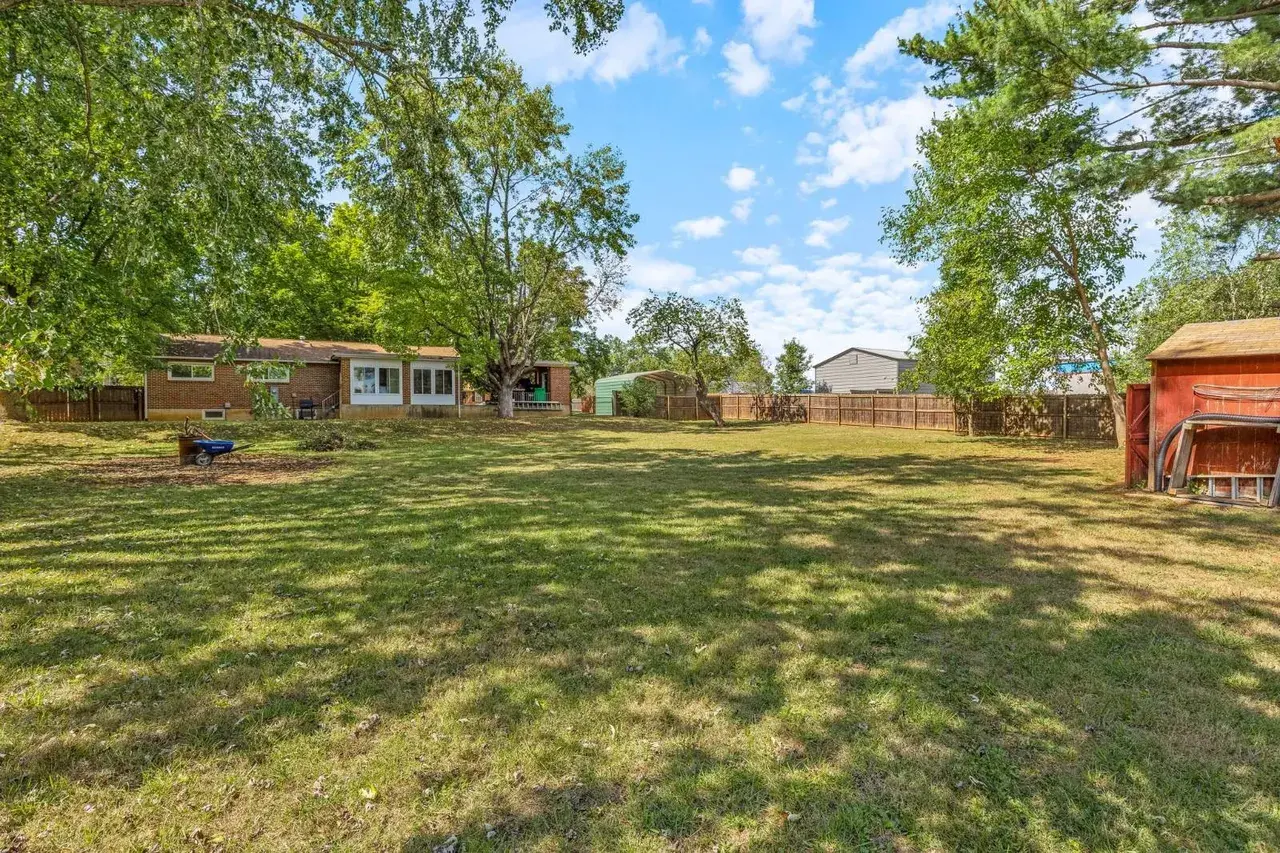 Luxry 3 Bed 2 Bath 1,462 sqft 0.69 acre lot