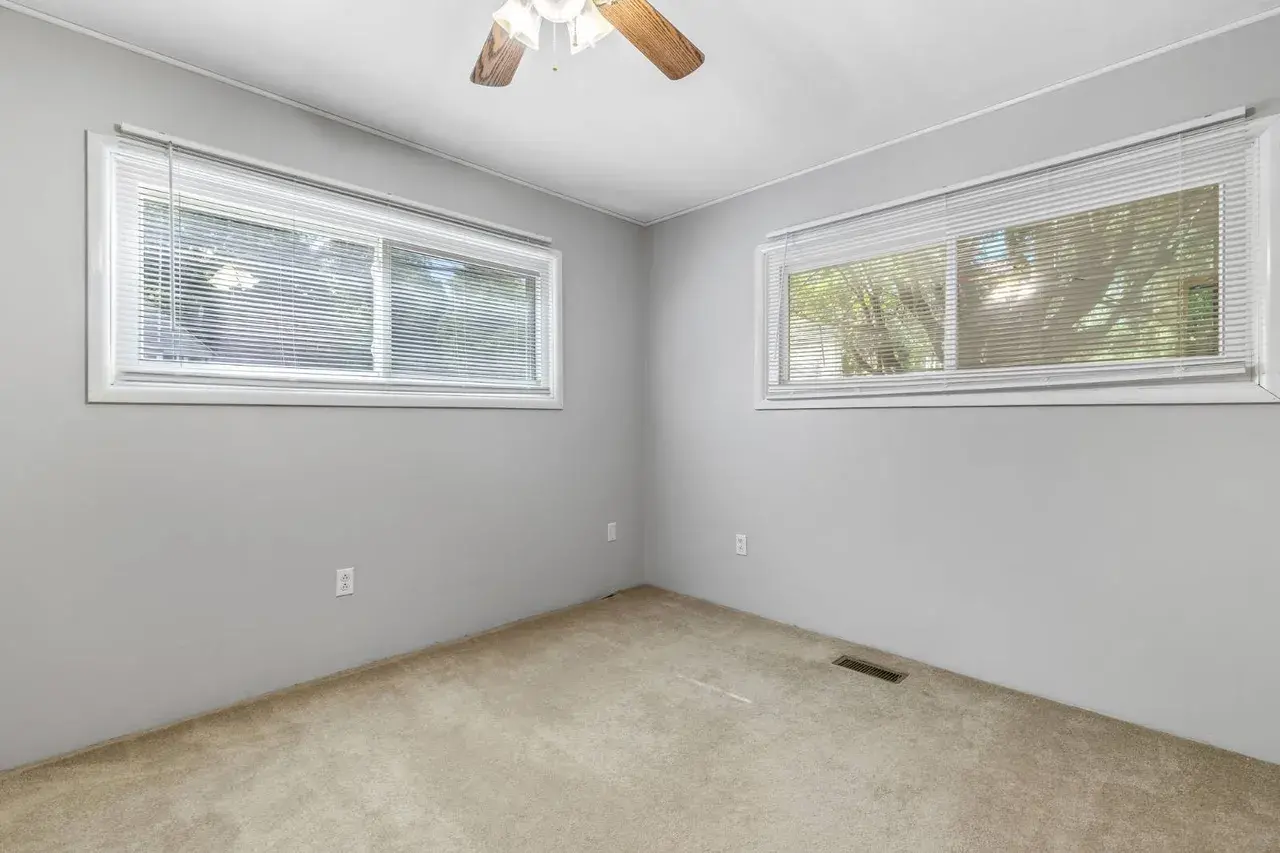 Luxry 3 Bed 2 Bath 1,462 sqft 0.69 acre lot