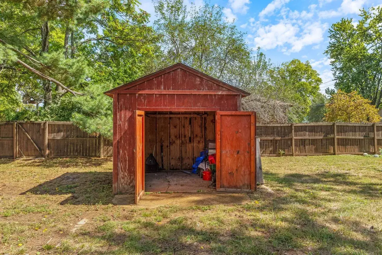 Luxry 3 Bed 2 Bath 1,462 sqft 0.69 acre lot