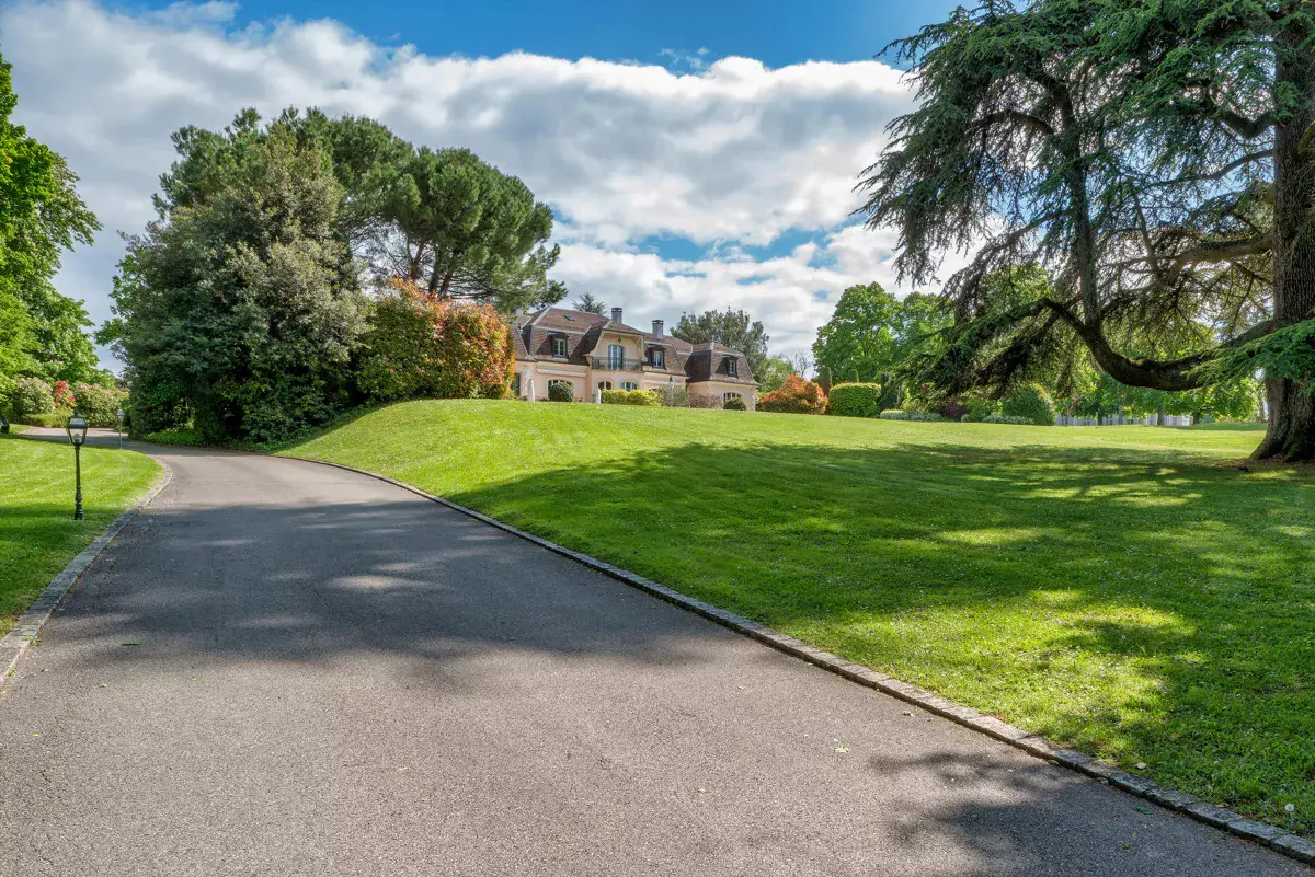 Exceptional villa on a 17,000 sqm plot in a privileged location in Cologny, Geneva